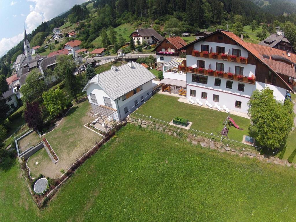 Restaurant - Cafe - Pension Hassler Berg im Drautal Dış mekan fotoğraf