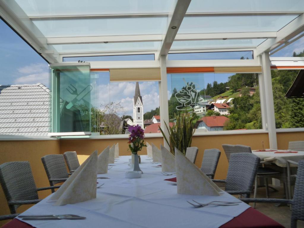 Restaurant - Cafe - Pension Hassler Berg im Drautal Dış mekan fotoğraf
