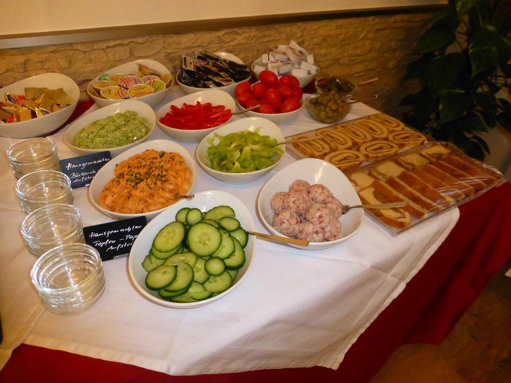Restaurant - Cafe - Pension Hassler Berg im Drautal Dış mekan fotoğraf