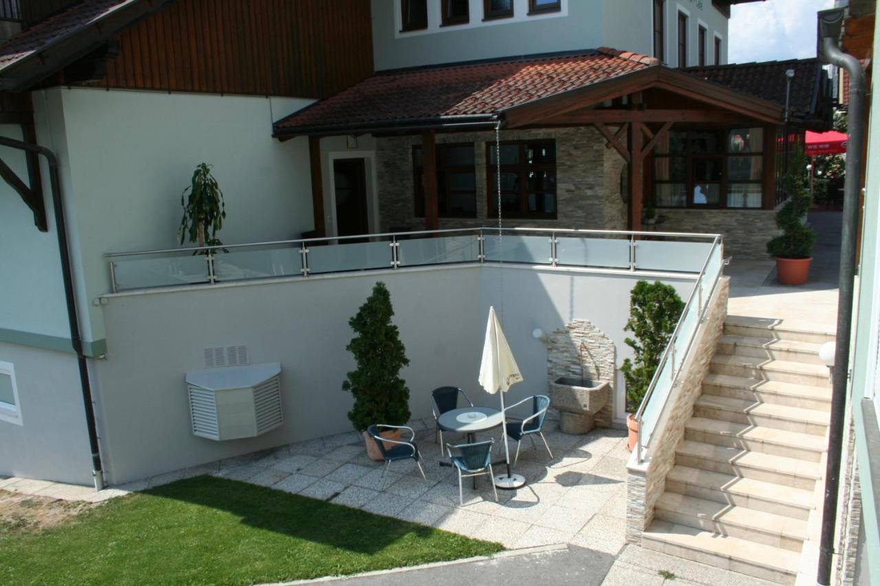Restaurant - Cafe - Pension Hassler Berg im Drautal Dış mekan fotoğraf