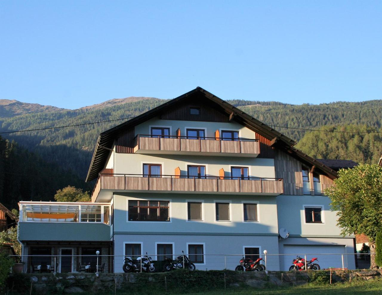 Restaurant - Cafe - Pension Hassler Berg im Drautal Dış mekan fotoğraf